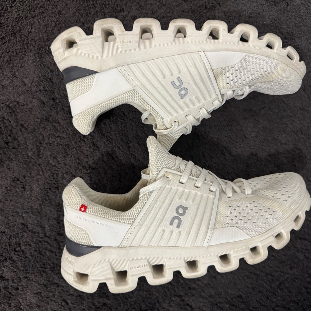 On cloud women’s size 7